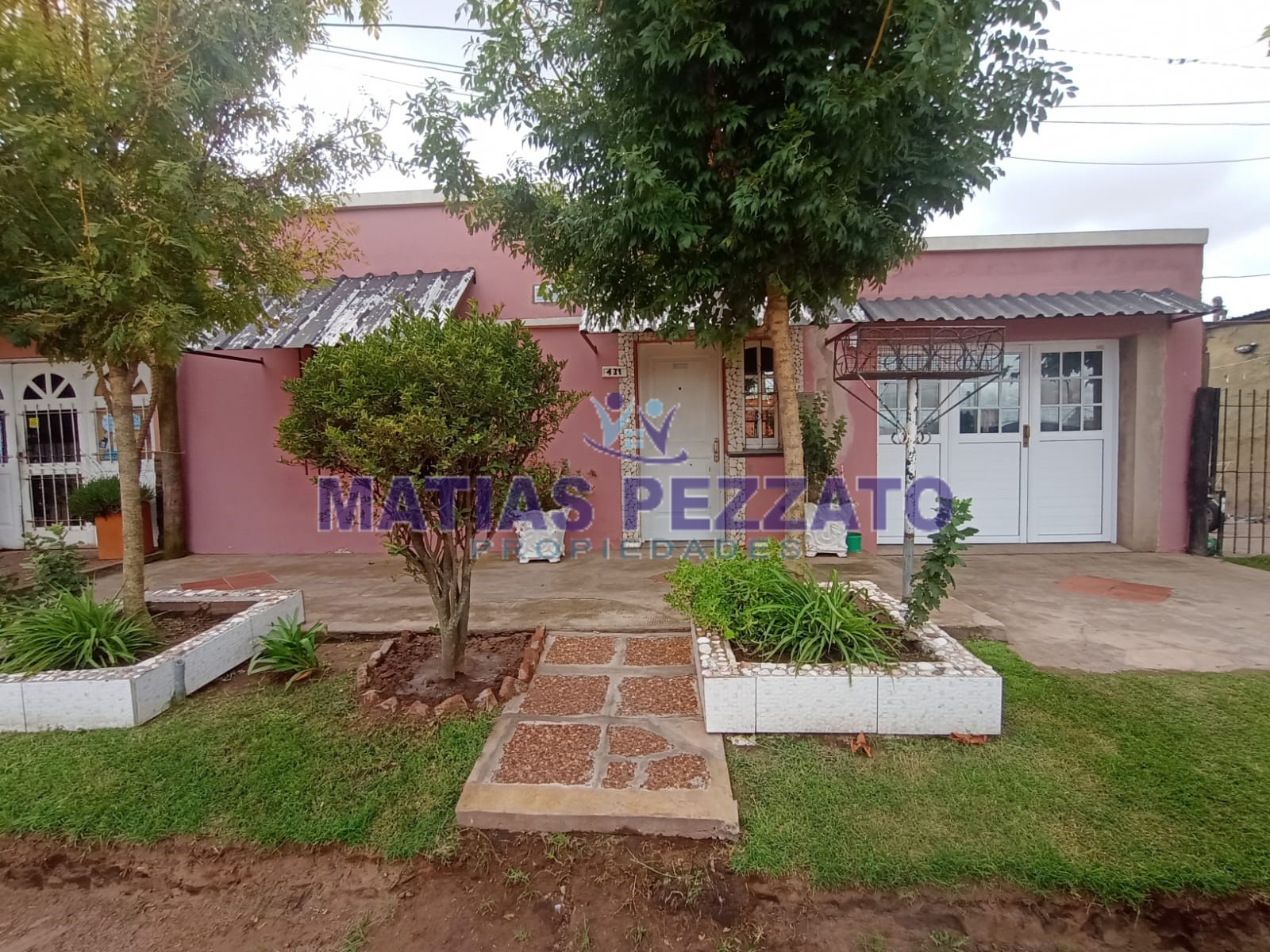 Doble casa en 41 e/ 5 y 6