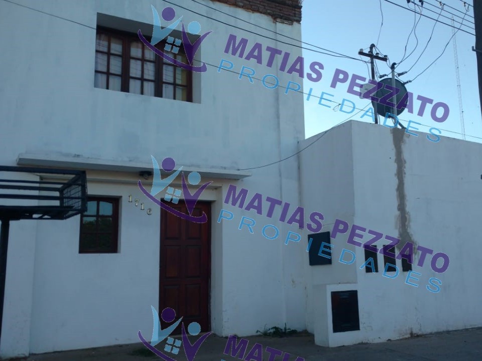 Casa en calle 12 e/37 y 38